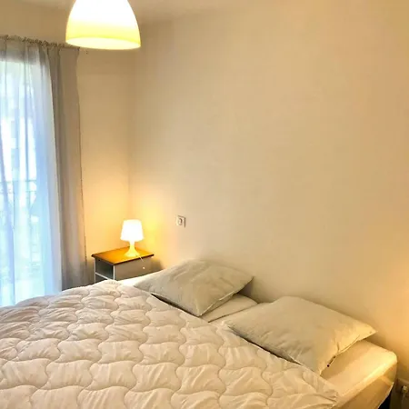 Lumineux Au Centre De Avec Terrasse Et Garage - Fr-1-812-136 코트레