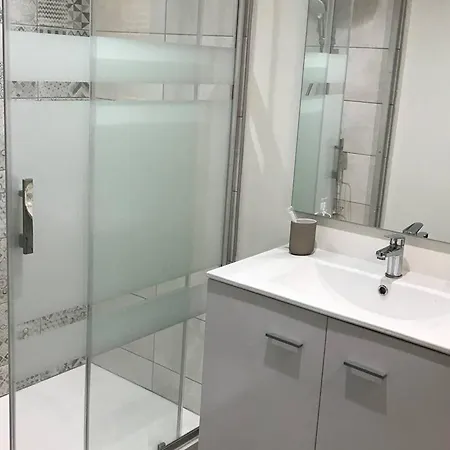 Lumineux Au Centre De Avec Terrasse Et Garage - Fr-1-812-136 Apartmán *