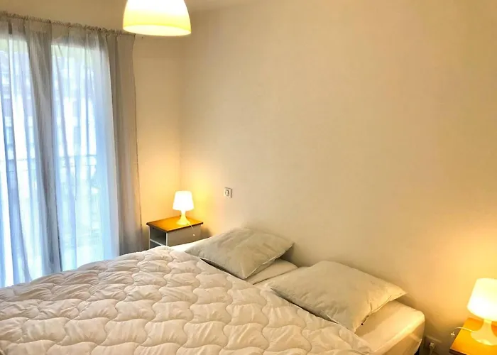 Lumineux Au Centre De Avec Terrasse Et Garage - Fr-1-812-136 Cauterets