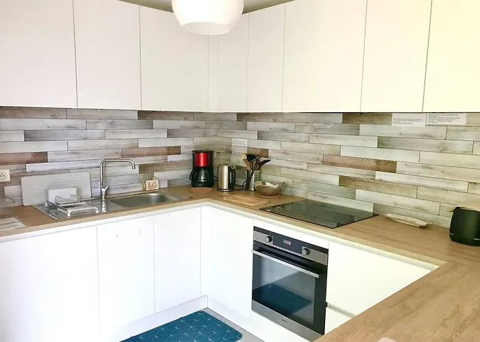 Lumineux Au Centre De Avec Terrasse Et Garage - Fr-1-812-136 *